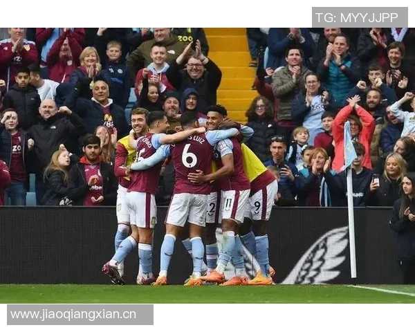 英超争冠白热化曼城曼联仅差3分枪手领跑群雄逐鹿局面引人关注