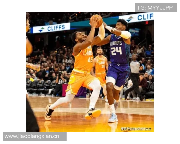 米切尔盛赞加兰复出提升球队进攻效率期待更流畅的配合与表现